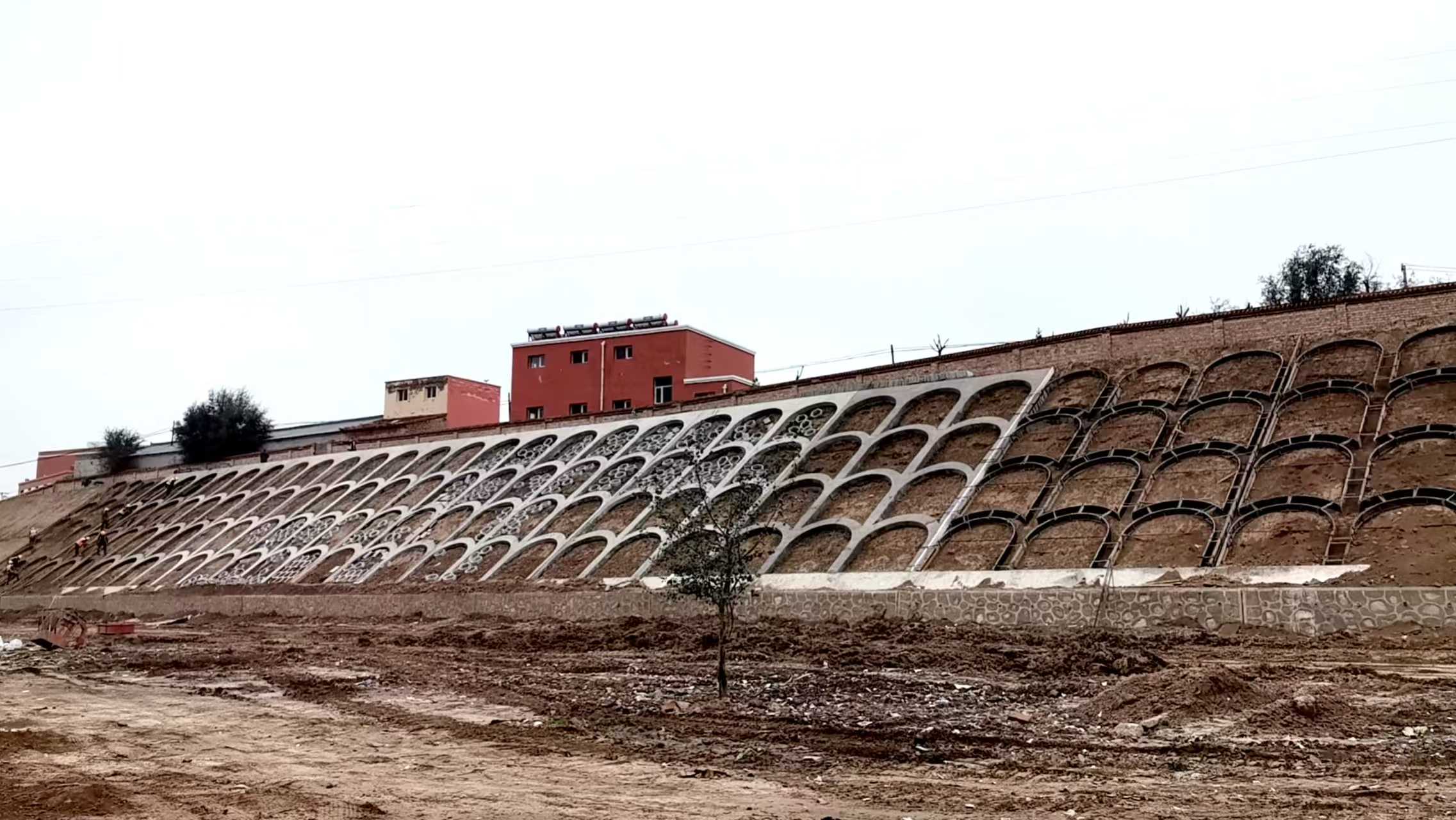 百日攻堅戰(zhàn)丨百日攻堅保節(jié)點 開足馬力搶工期——寧夏一建西吉縣葫蘆河白城至袁河段水生態(tài)綜合治理項目喜獲表揚(yáng)信