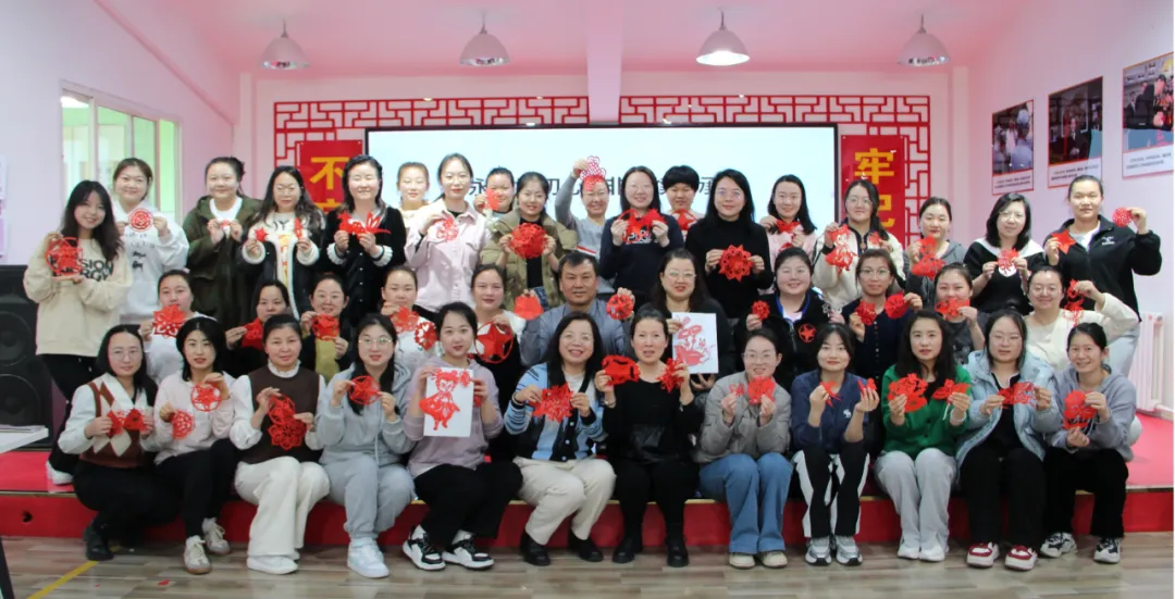 一剪一紙映初心 巾幗傳承非遺情——寧夏對外建慶三八婦女節(jié)傳承非遺文化剪紙活動